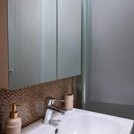 Apartment Elegant Spotless In Center