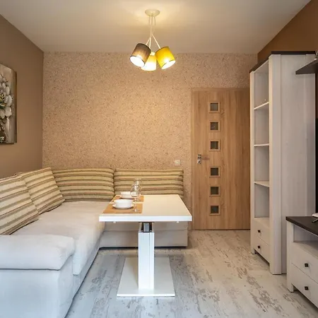 Elegant Spotless In Center Apartment *