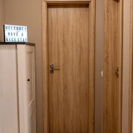 Apartment Elegant Spotless In Center