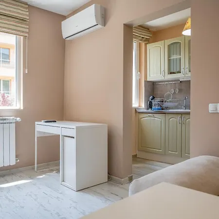 Апартамент Elegant Spotless In Center София